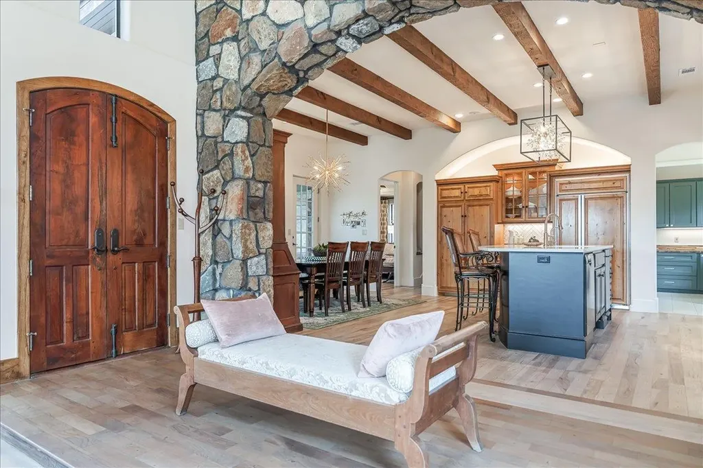 2808 & 2804 Fall Creek Estates Drive Spicewood TX 78669