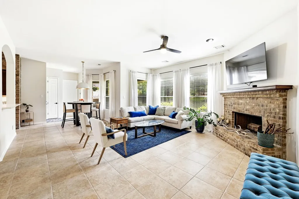 130 Granite Lane Austin TX 78737