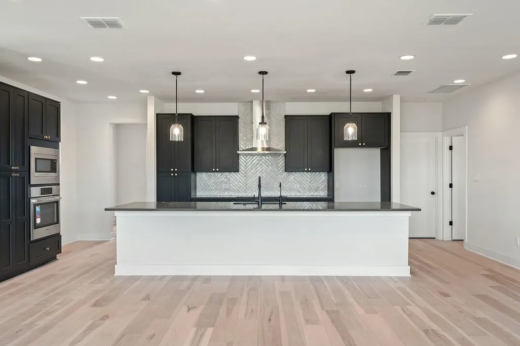 711 N Paleface Ranch Road Spicewood TX 78669