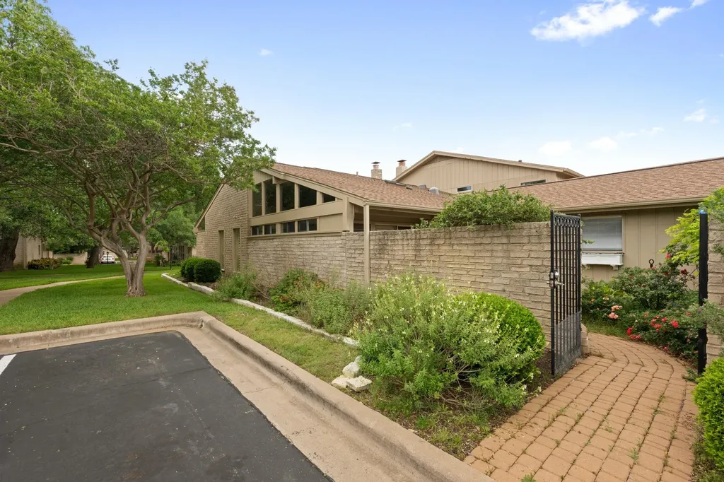 8107 Middle Court Austin TX 78759