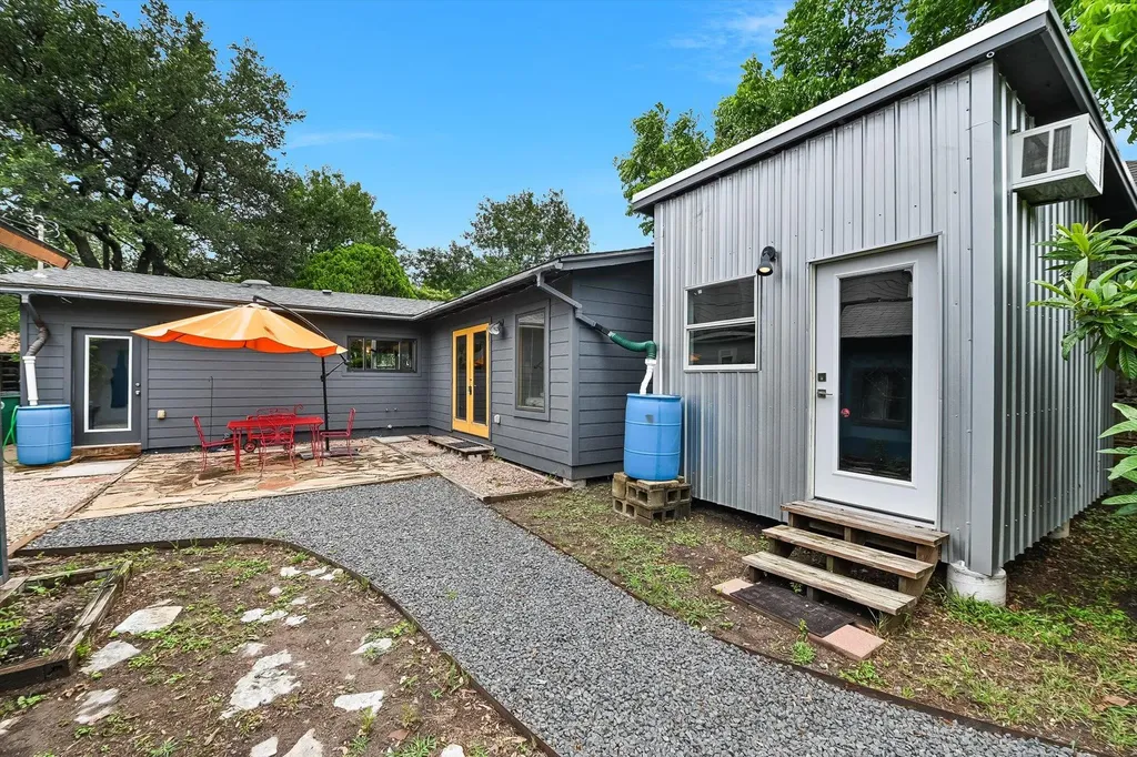 1807 Pasadena Drive Austin TX 78757