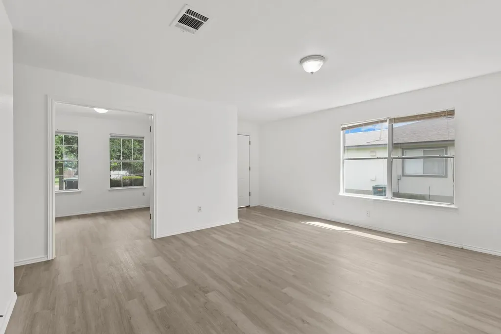 112 James Lin Circle Kyle TX 78640