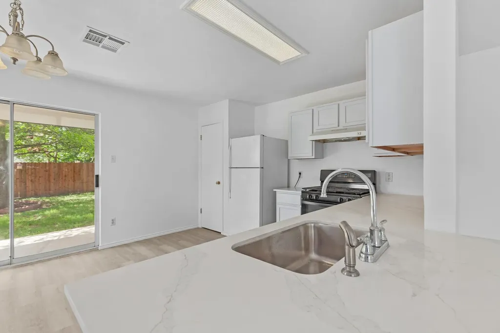 112 James Lin Circle Kyle TX 78640
