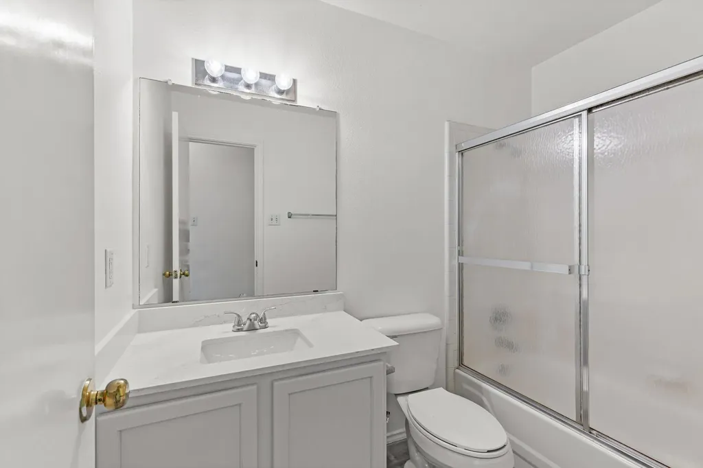 112 James Lin Circle Kyle TX 78640