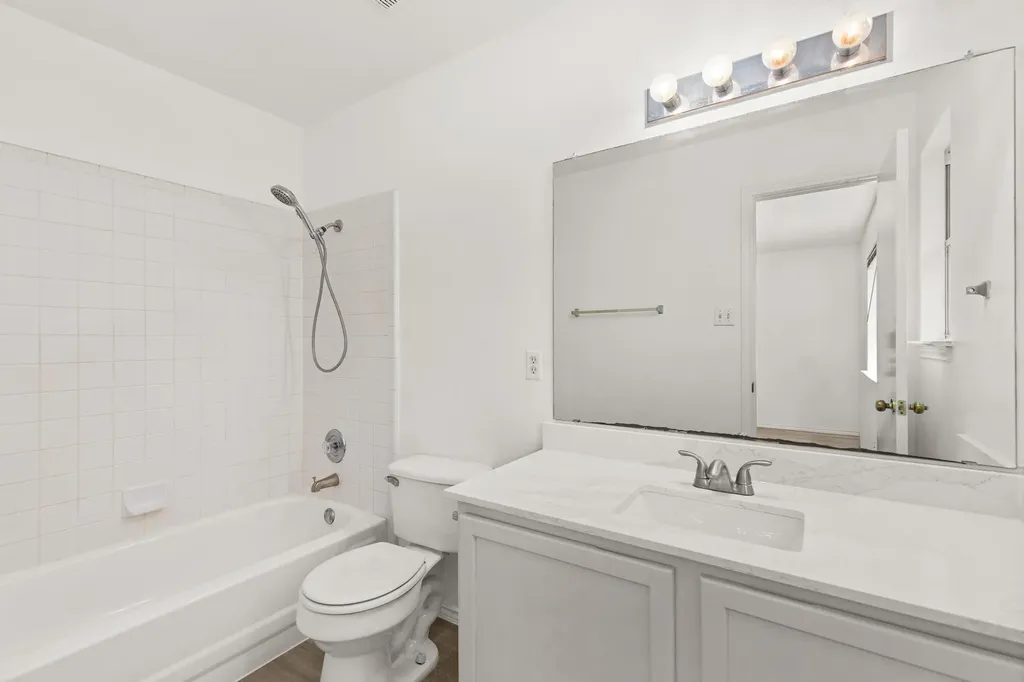 112 James Lin Circle Kyle TX 78640