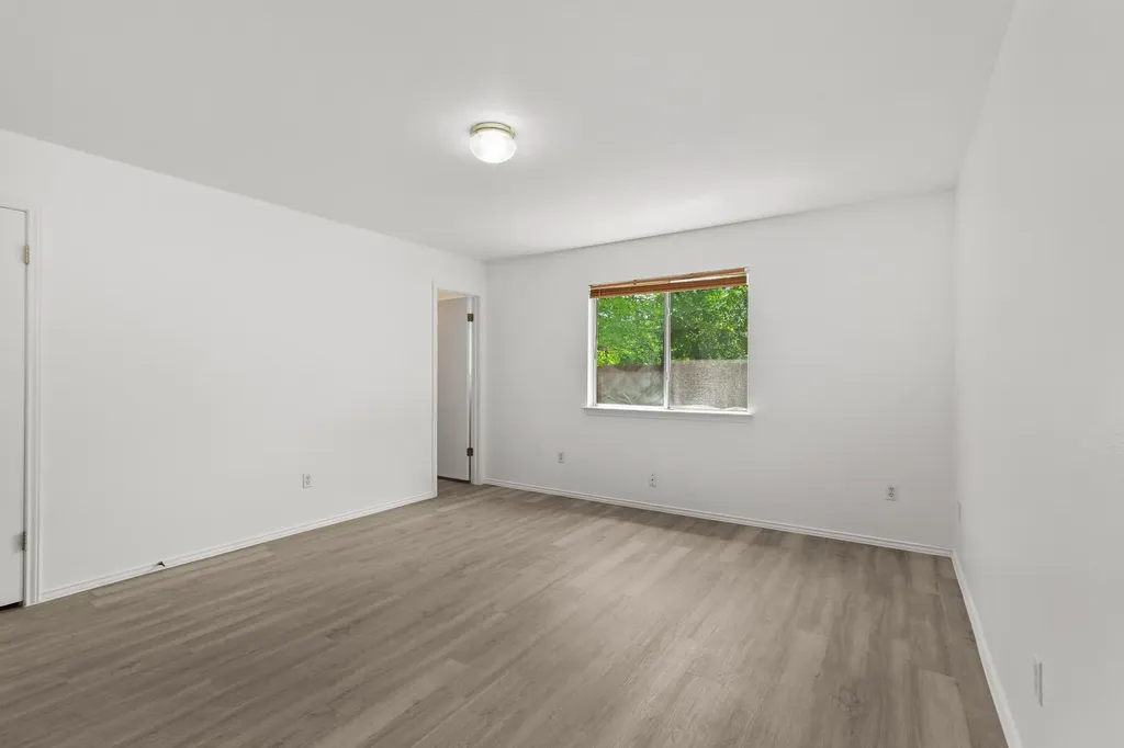 112 James Lin Circle Kyle TX 78640