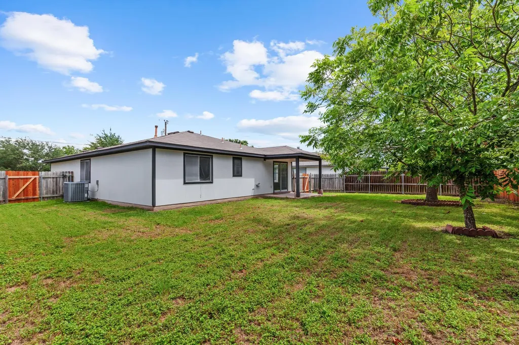 112 James Lin Circle Kyle TX 78640