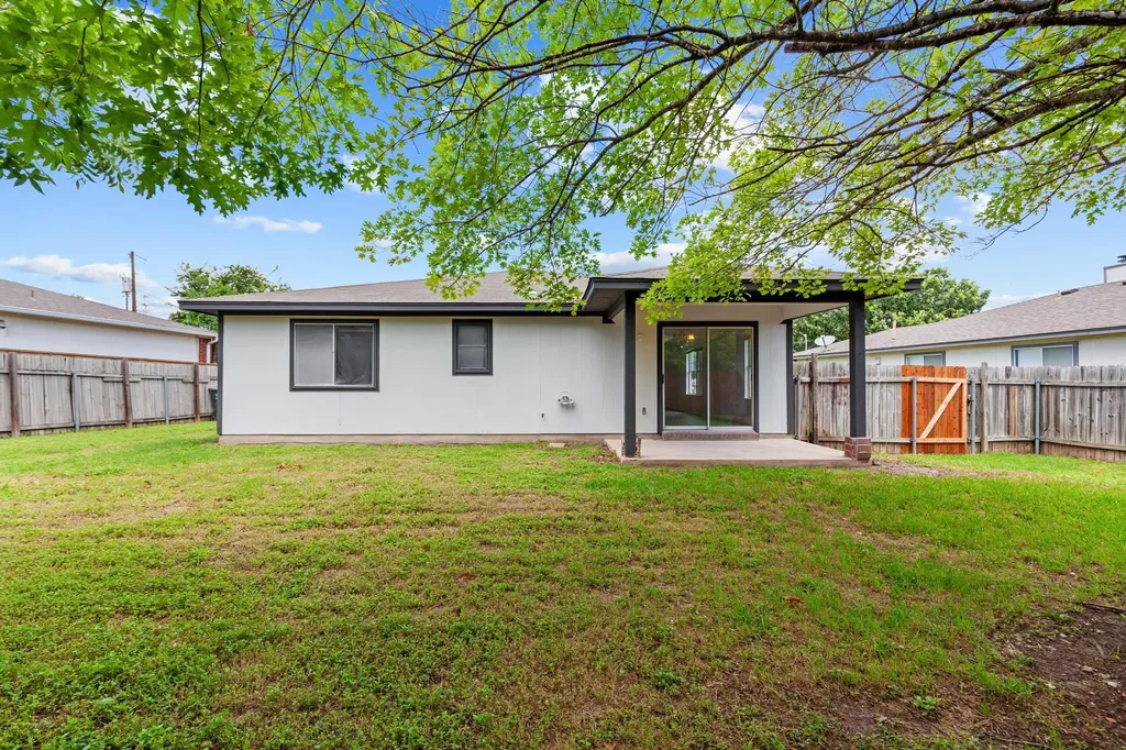 112 James Lin Circle Kyle TX 78640