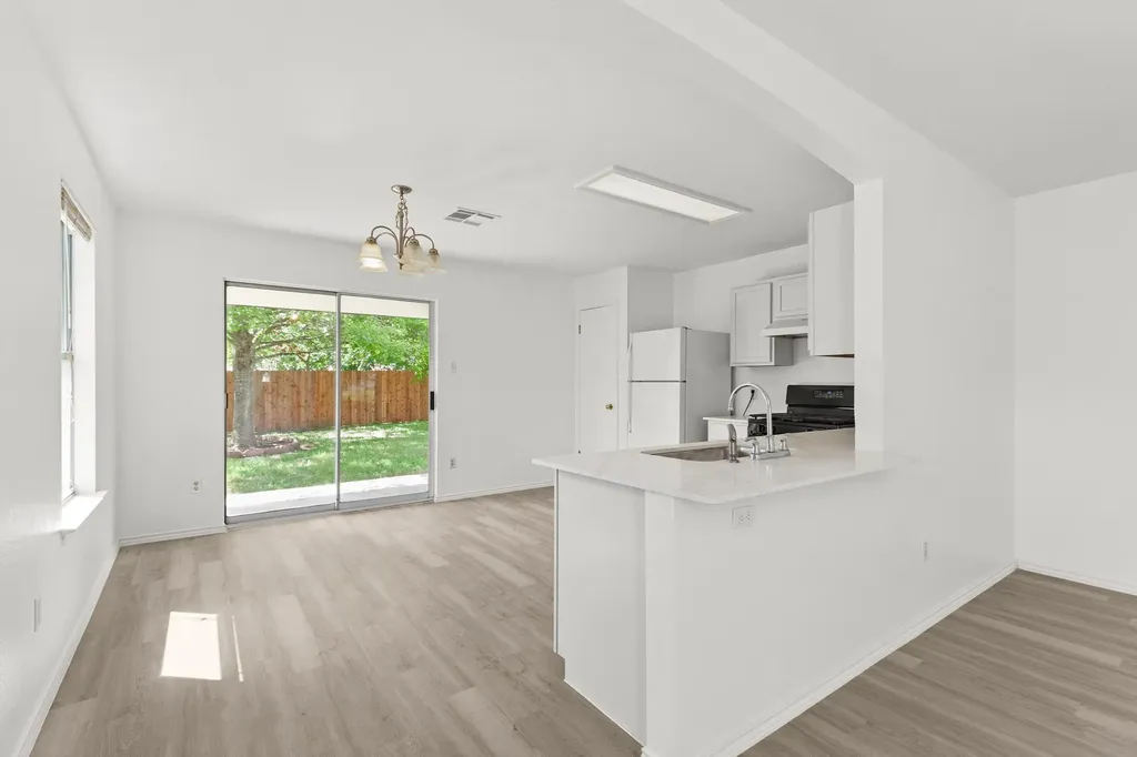 112 James Lin Circle Kyle TX 78640