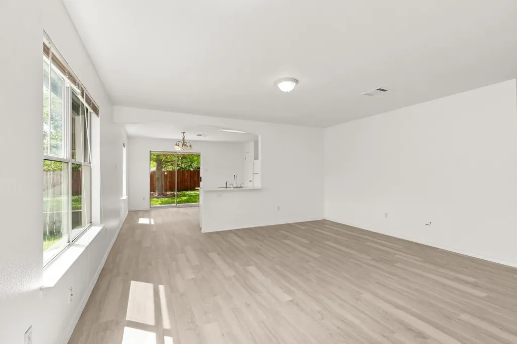112 James Lin Circle Kyle TX 78640