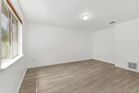 112 James Lin Circle Kyle TX 78640