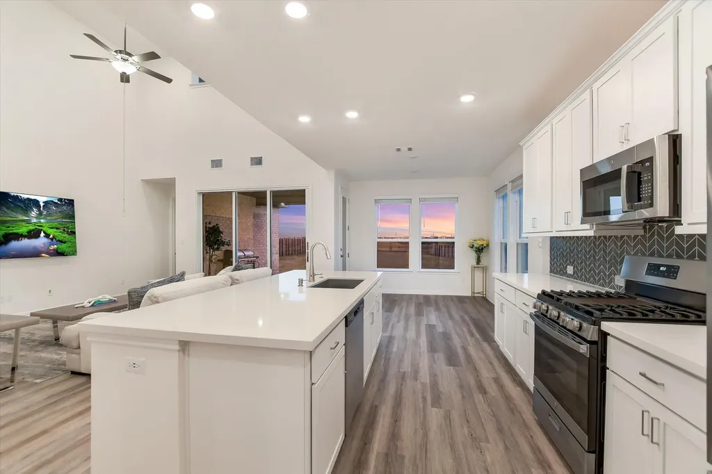 737 Leeward Pass Leander TX 78641
