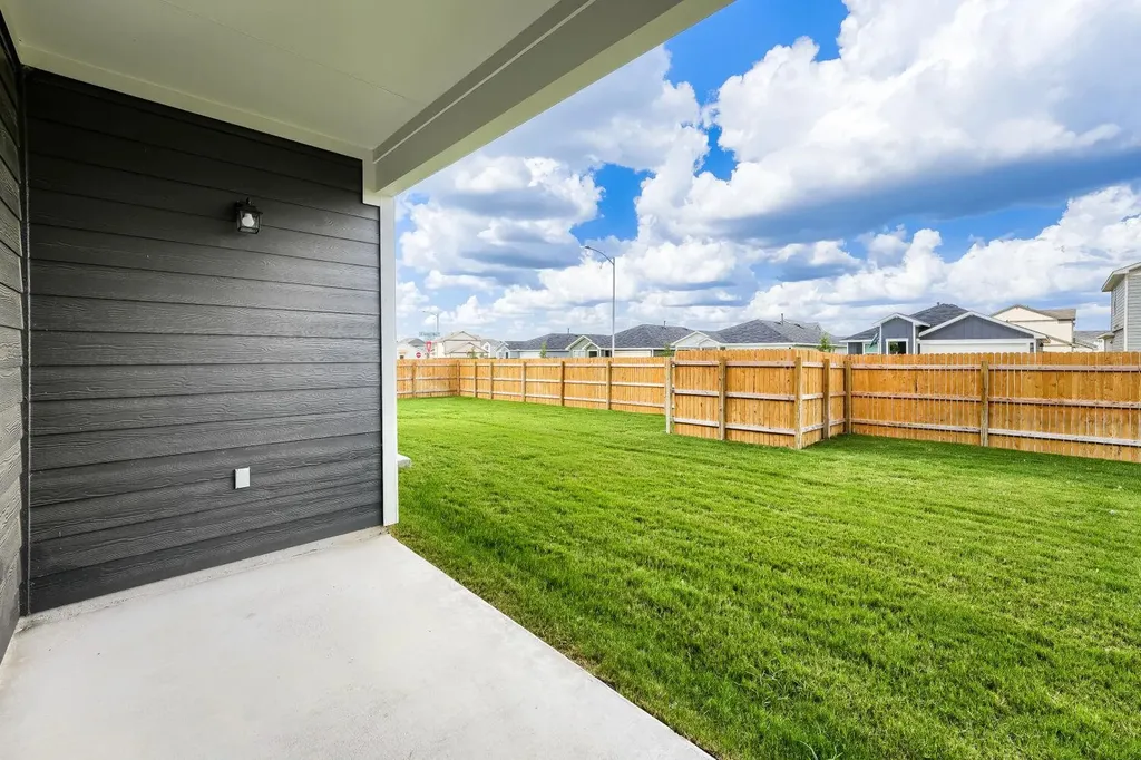 200 Constanza Trail Bastrop TX 78602