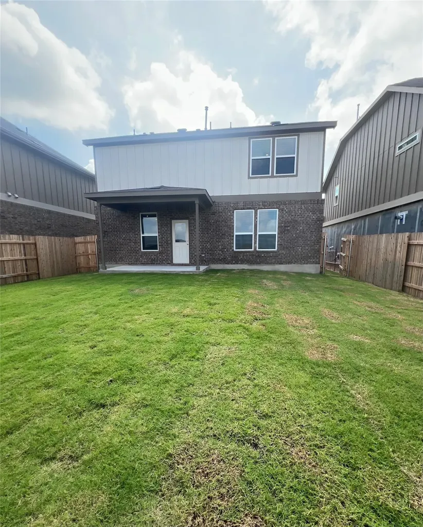 499 Tree Nut Loop Buda TX 78610