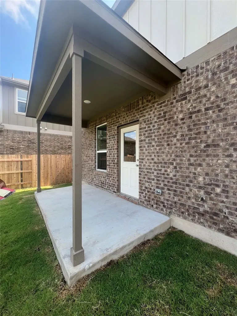 499 Tree Nut Loop Buda TX 78610