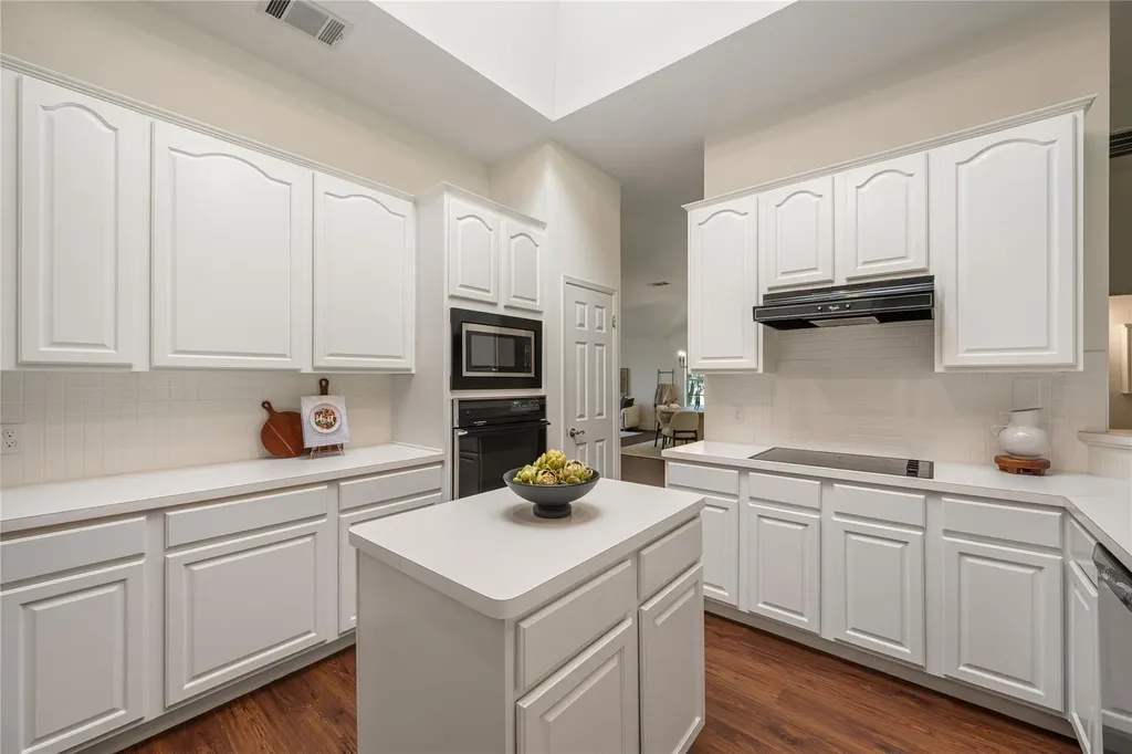 3501 Corner Brook Cove Austin TX 78739