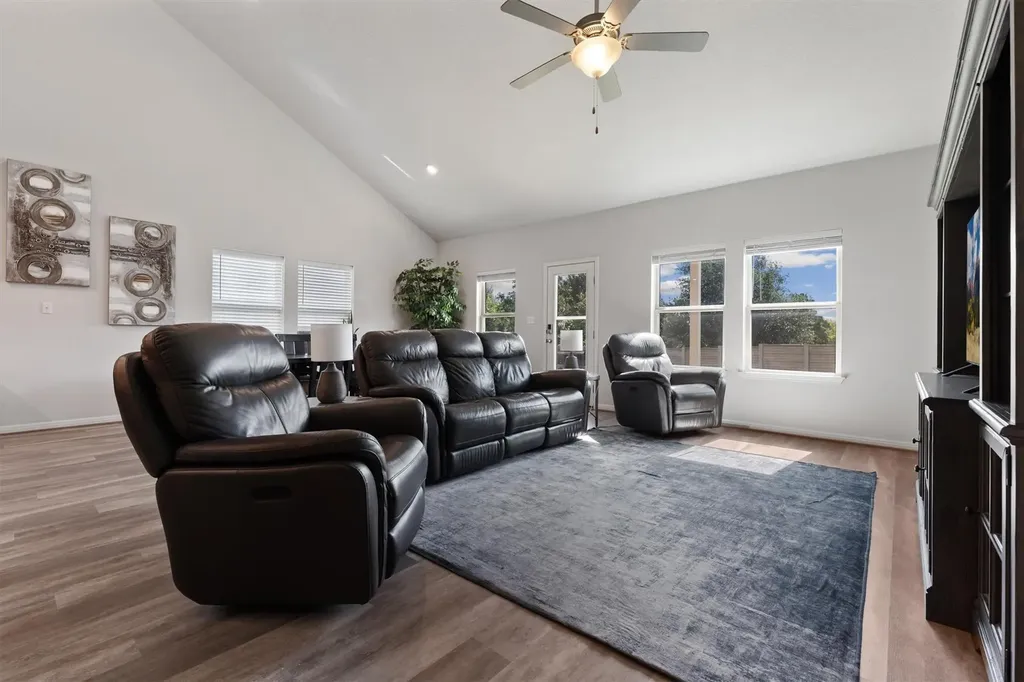 612 Sigourney Way Leander TX 78641