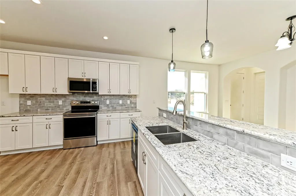 511-513 Lion Drive Leander TX 78641