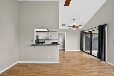1013 Chestnut Street San Marcos TX 78666