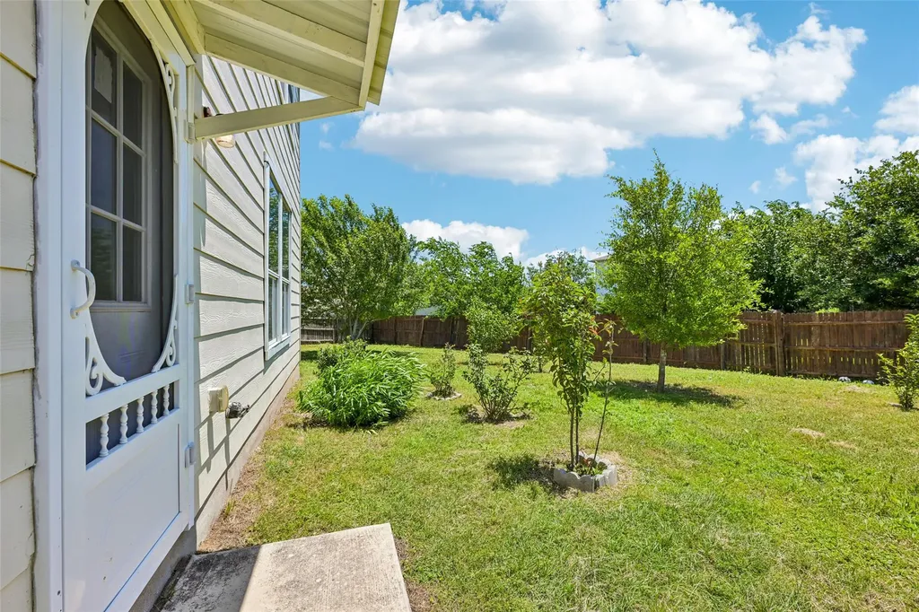 140 Lynn Crest Bend Buda TX 78610