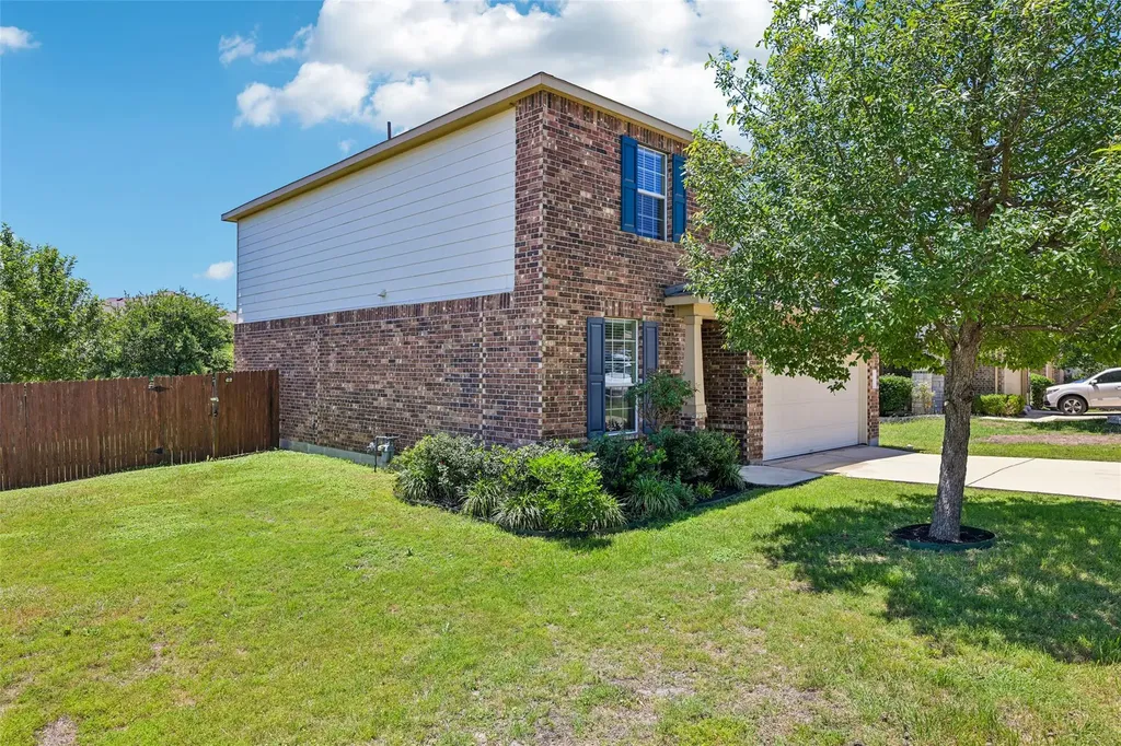 140 Lynn Crest Bend Buda TX 78610