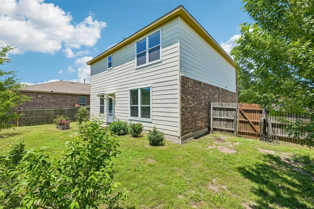 140 Lynn Crest Bend Buda TX 78610