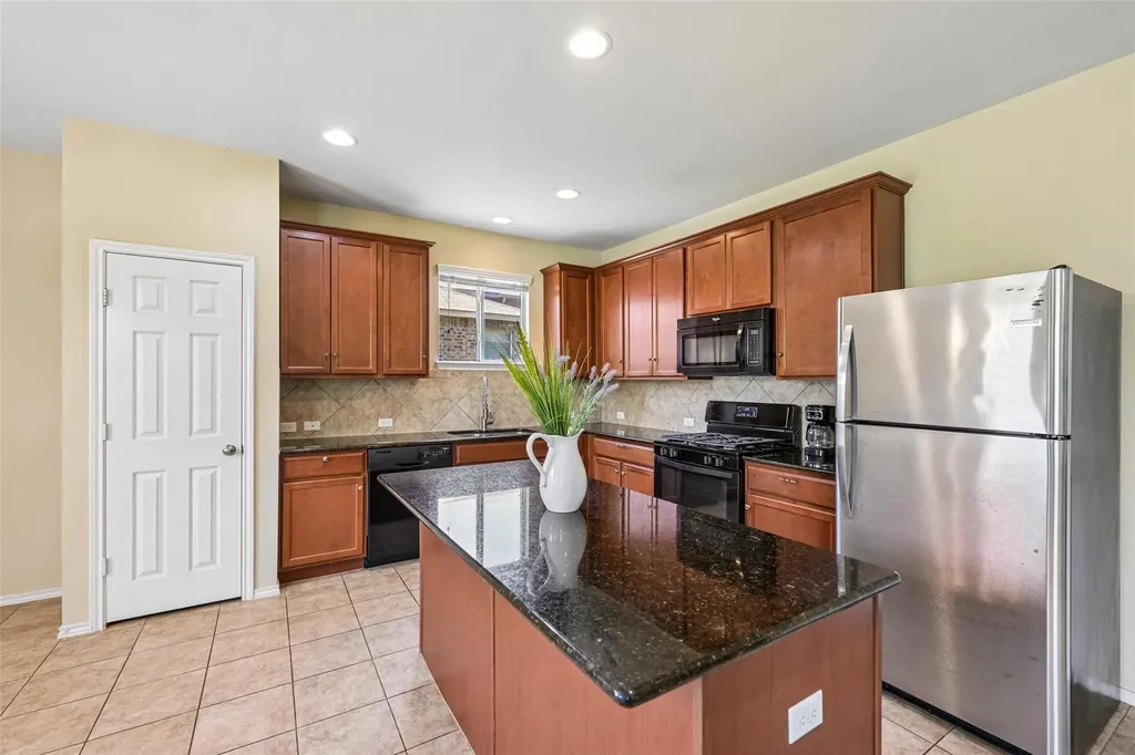 140 Lynn Crest Bend Buda TX 78610