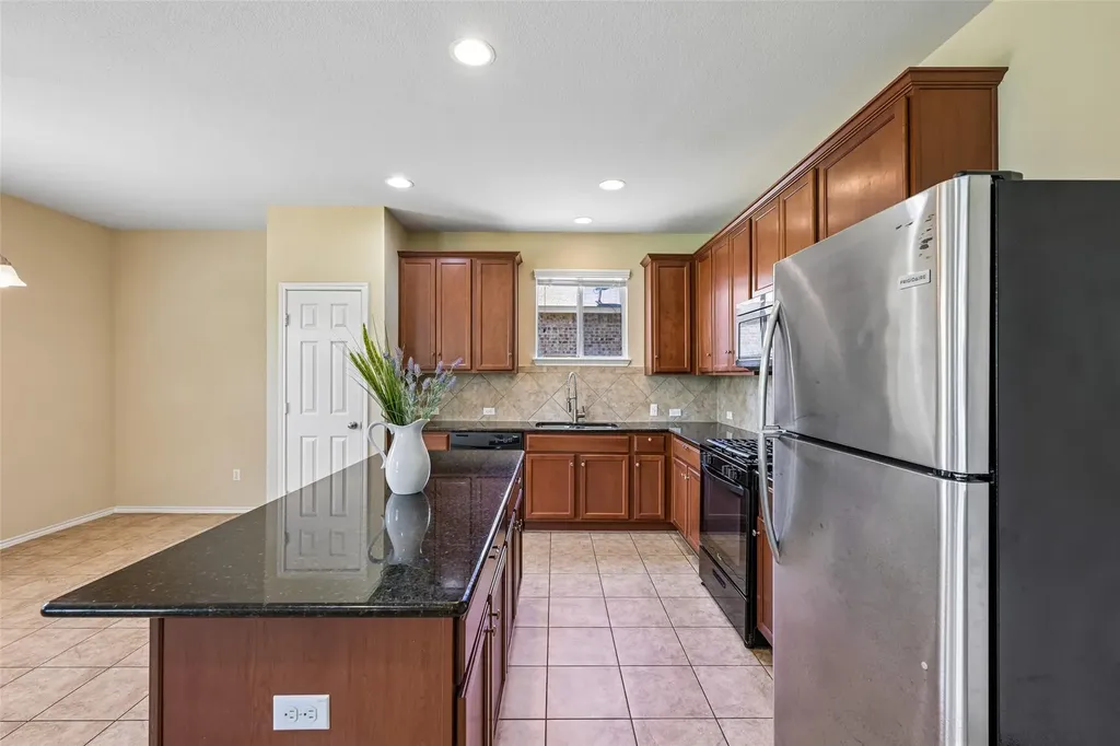 140 Lynn Crest Bend Buda TX 78610