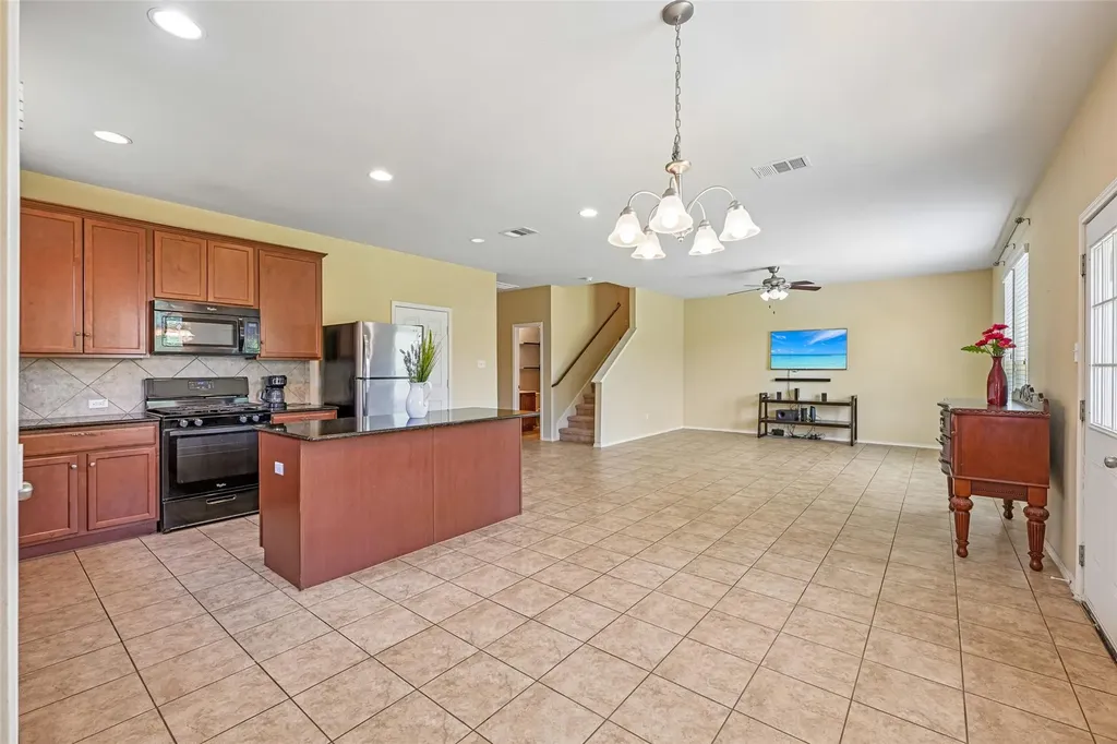 140 Lynn Crest Bend Buda TX 78610