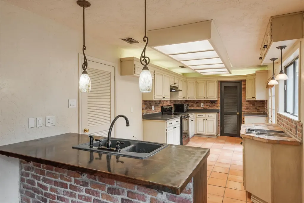 4948 Travis Oaks Drive Marble Falls TX 78654