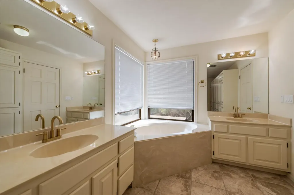 4948 Travis Oaks Drive Marble Falls TX 78654