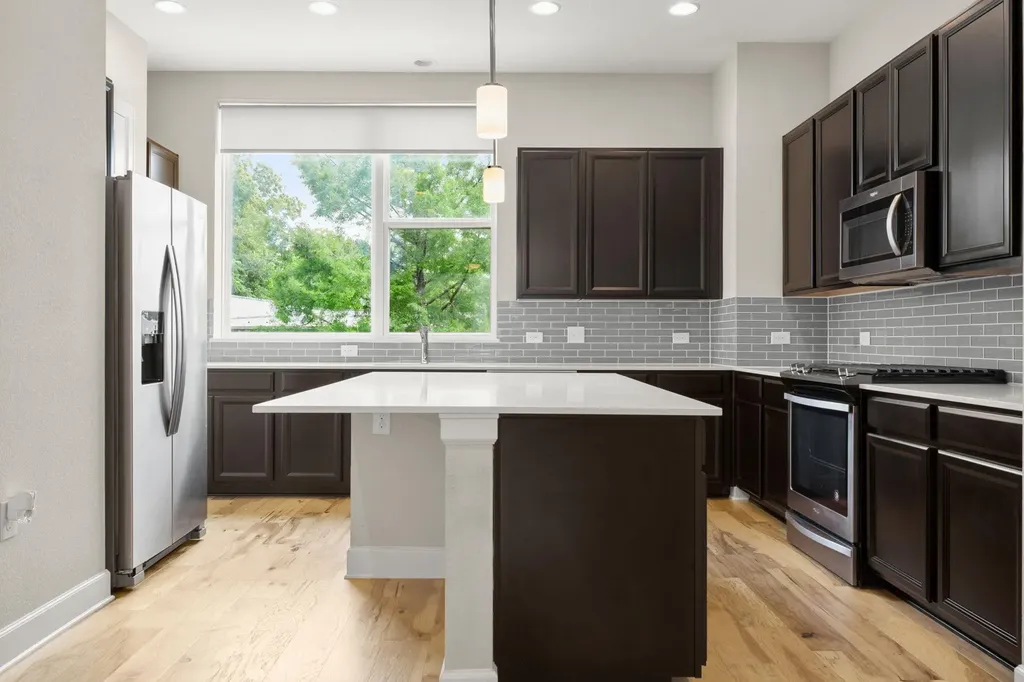 4403 Swift Path Austin TX 78741