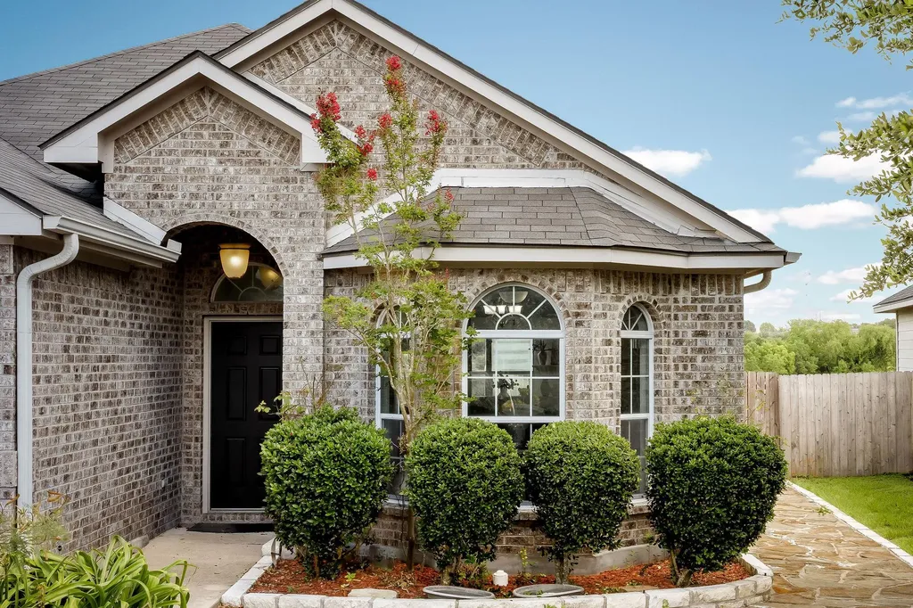 1280 Arbor Knot Drive Kyle TX 78640