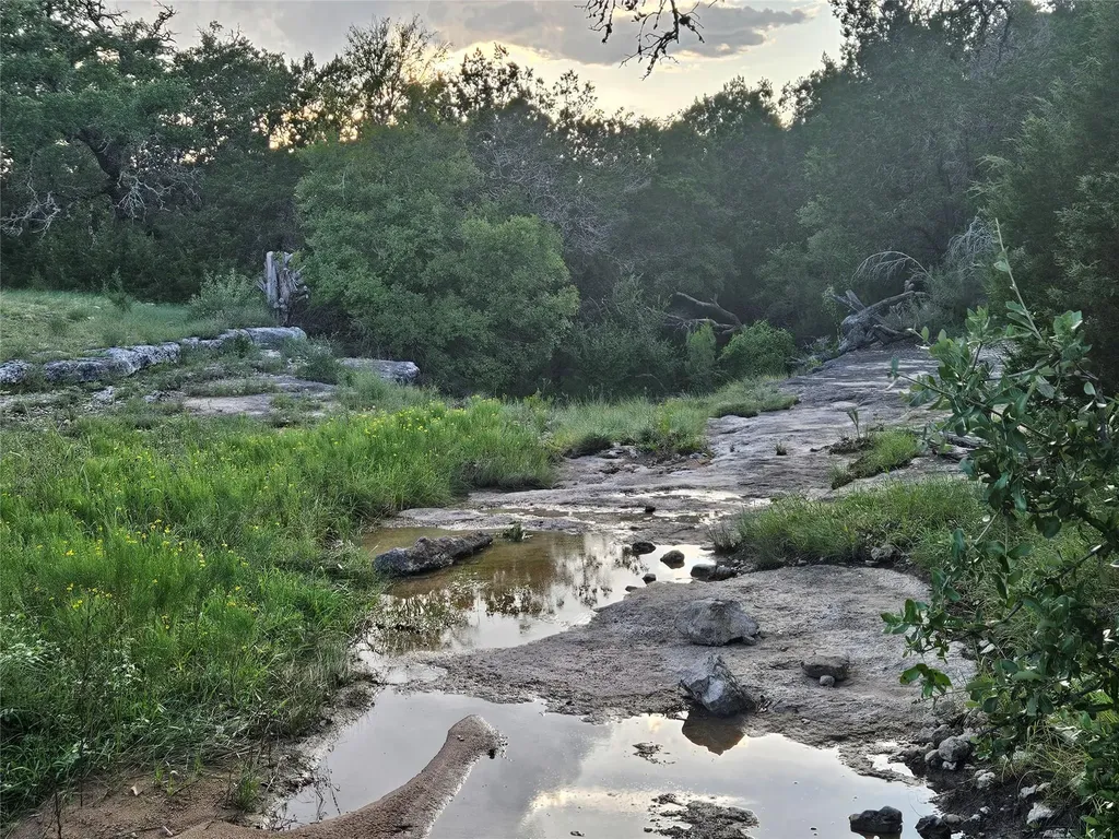 9939 County Road 404 Spicewood TX 78669