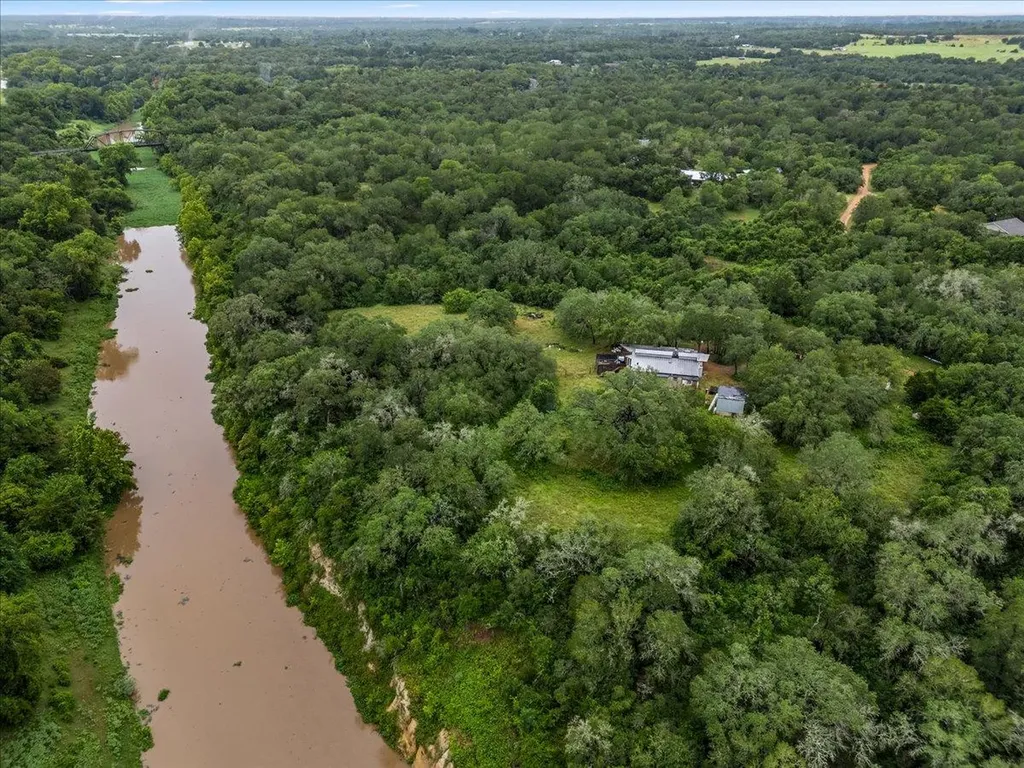 200 Desiderata Drive Smithville TX 78957