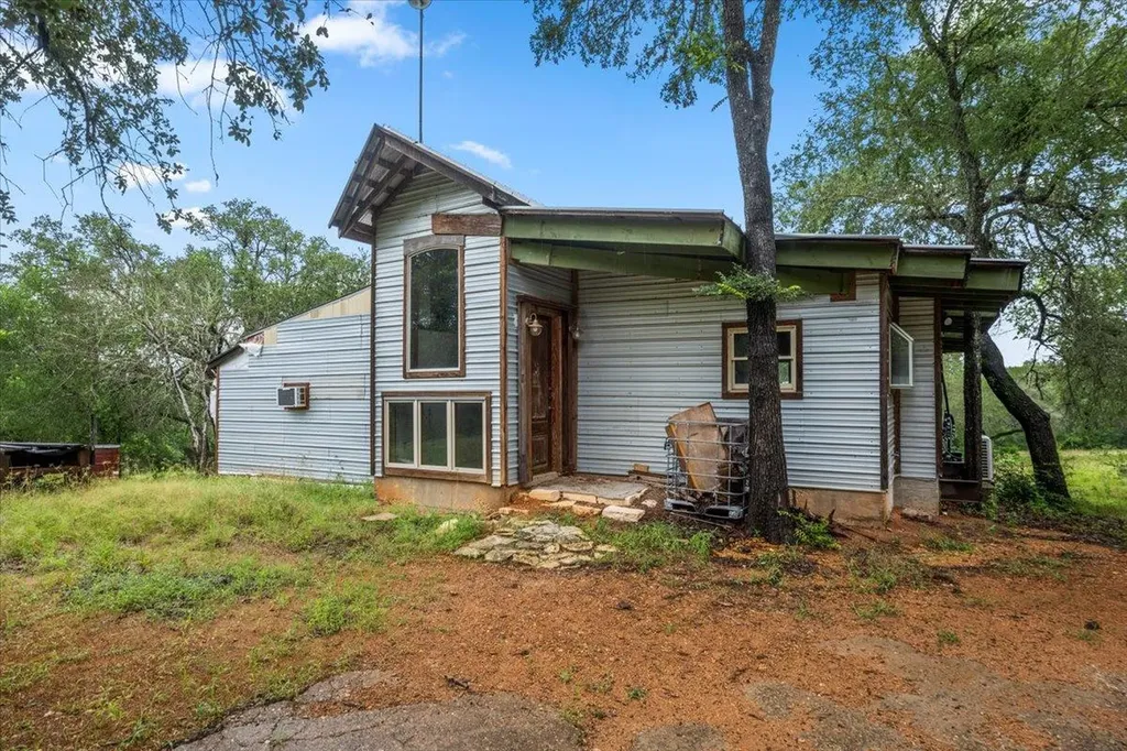 200 Desiderata Drive Smithville TX 78957