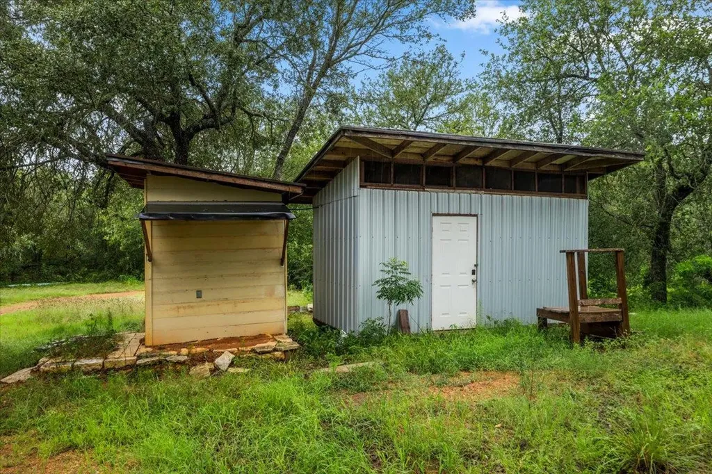 200 Desiderata Drive Smithville TX 78957