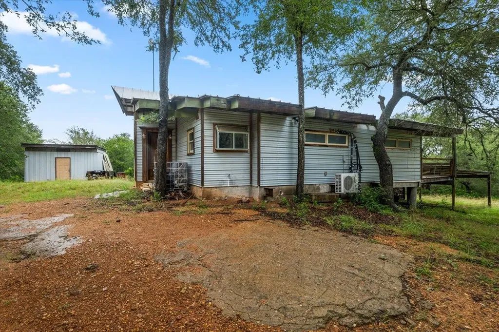 200 Desiderata Drive Smithville TX 78957