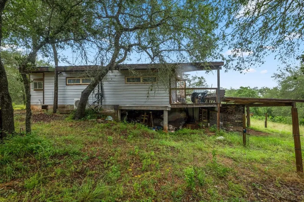200 Desiderata Drive Smithville TX 78957