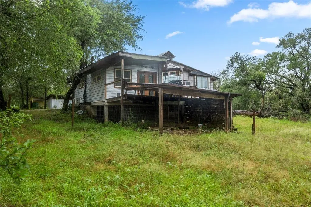 200 Desiderata Drive Smithville TX 78957