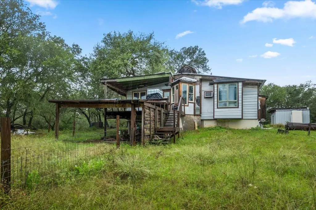 200 Desiderata Drive Smithville TX 78957