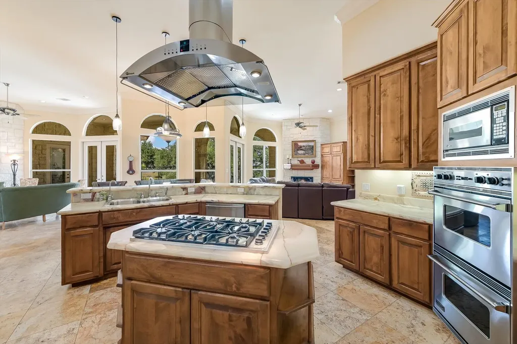 1001 Wesley Ridge Drive Spicewood TX 78669