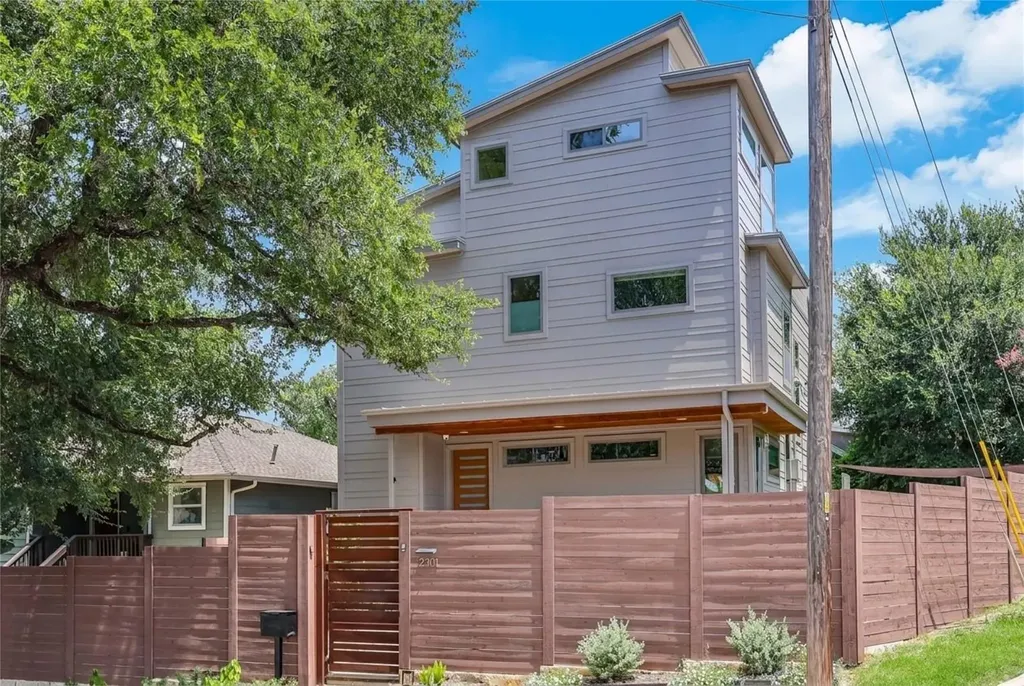 2201 E 9th Street Austin TX 78702