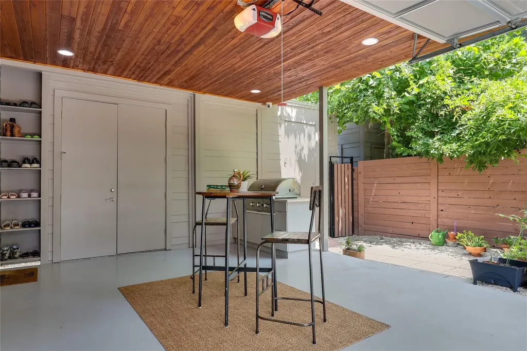 2201 E 9th Street Austin TX 78702