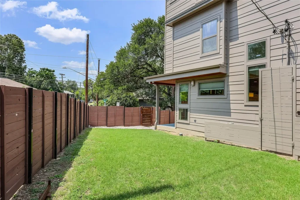 2201 E 9th Street Austin TX 78702