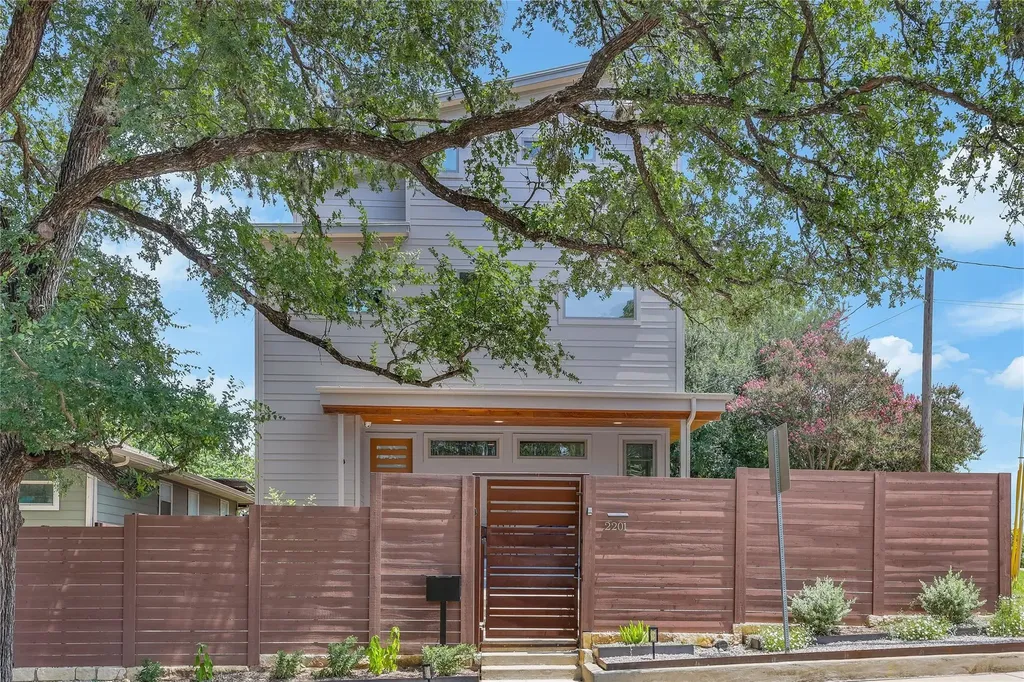 2201 E 9th Street Austin TX 78702