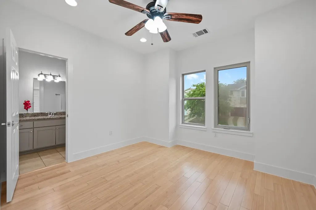 3306 Thomas Kincheon Street Austin TX 78745