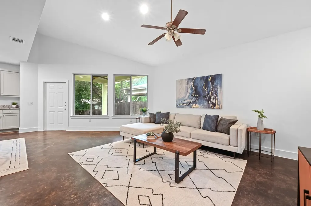 3306 Thomas Kincheon Street Austin TX 78745