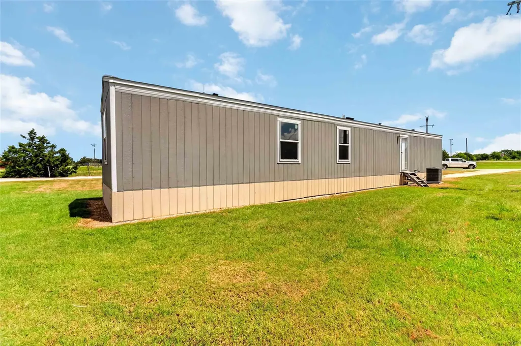 5670 E Hwy 290 Street Giddings TX 78942