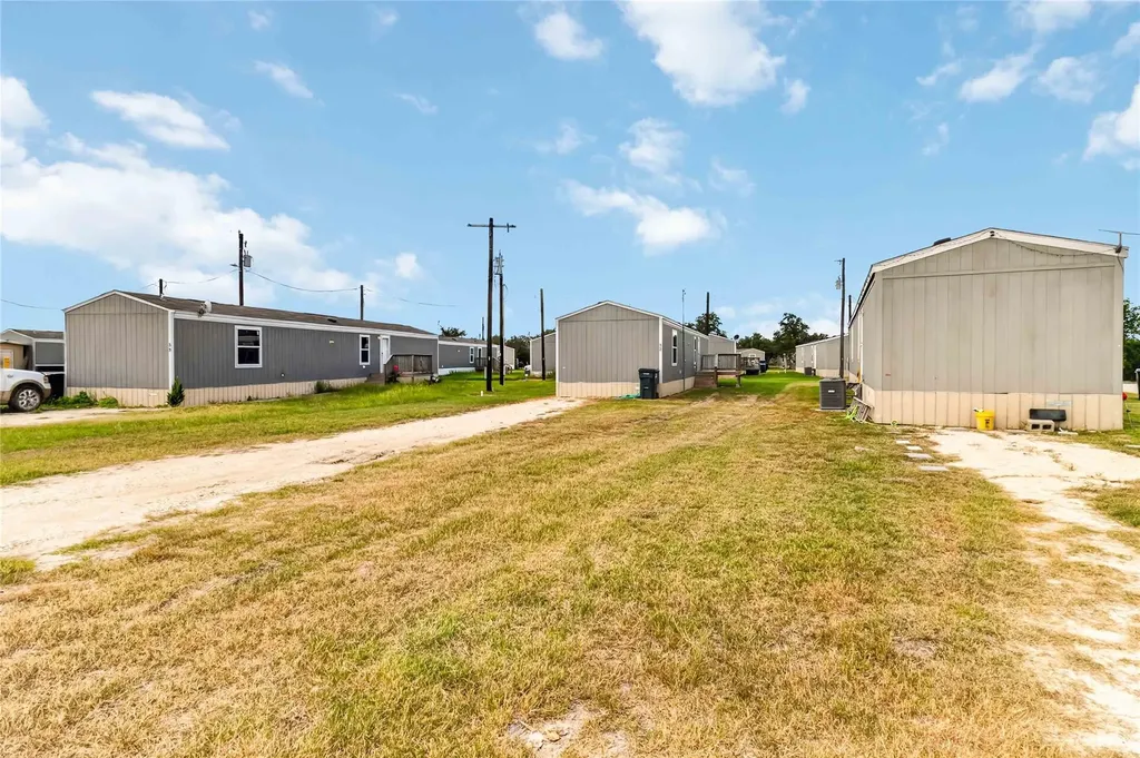 5670 E Hwy 290 Street Giddings TX 78942